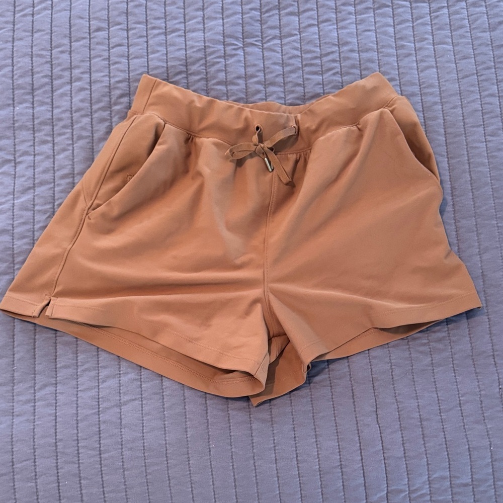 Old Navy Women's Athletic Shorts in Tan